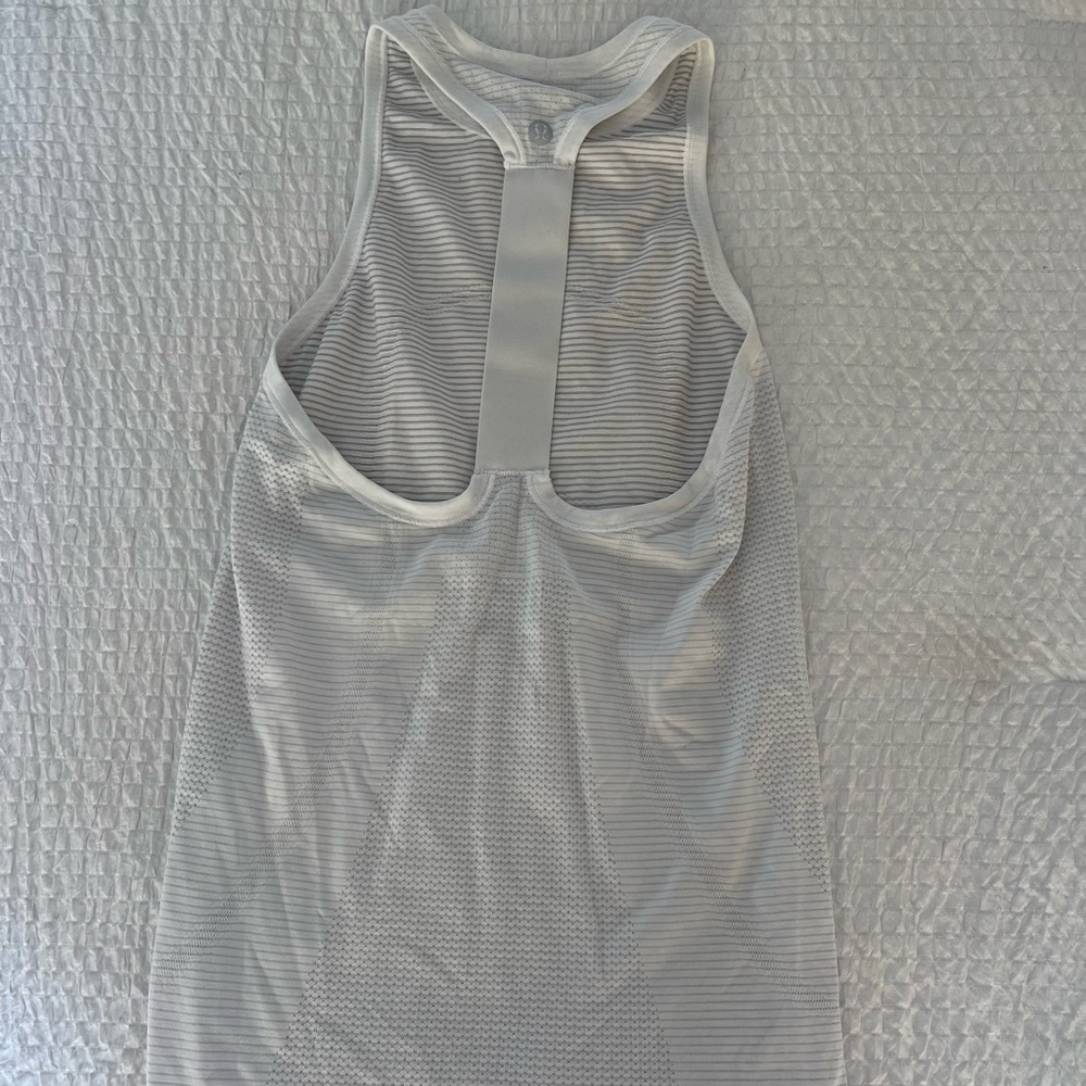 LULULEMON: WORKOUT TOP - Picture 3 of 4